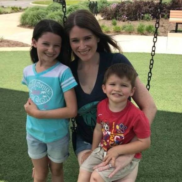 Meet your Posher, Lara - Picture 1 of 1